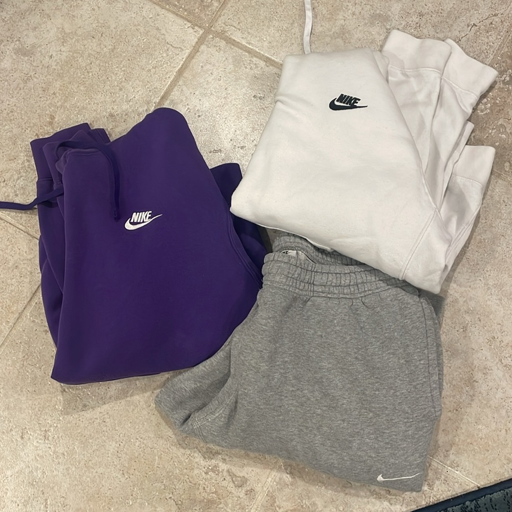 Men’s Nike bundle - 2 hoodies and 1 pairs of of sweats Large - priced to sell